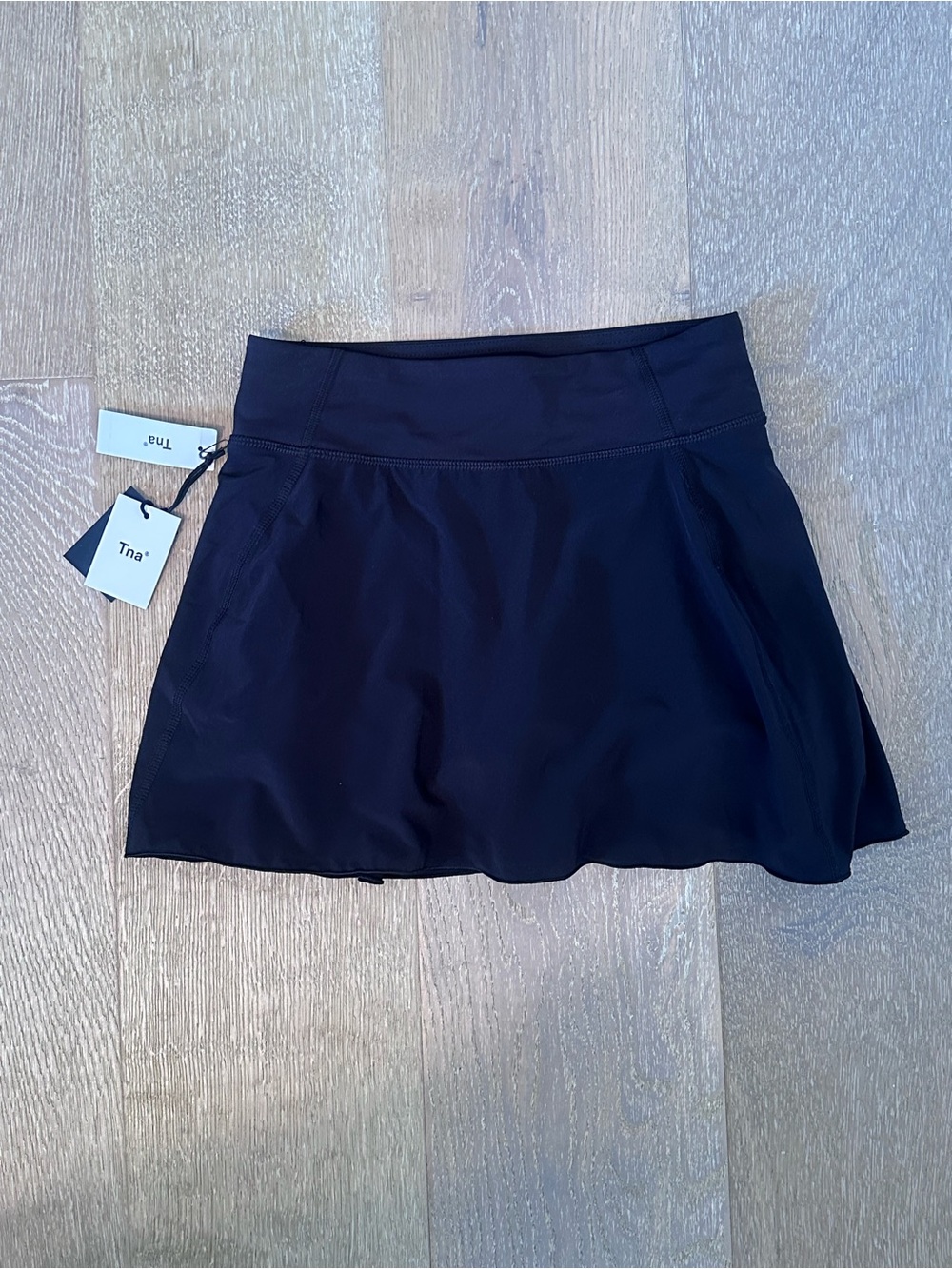 Aritzia Tna Women's Black “butter” Athletic Skirt with shorts